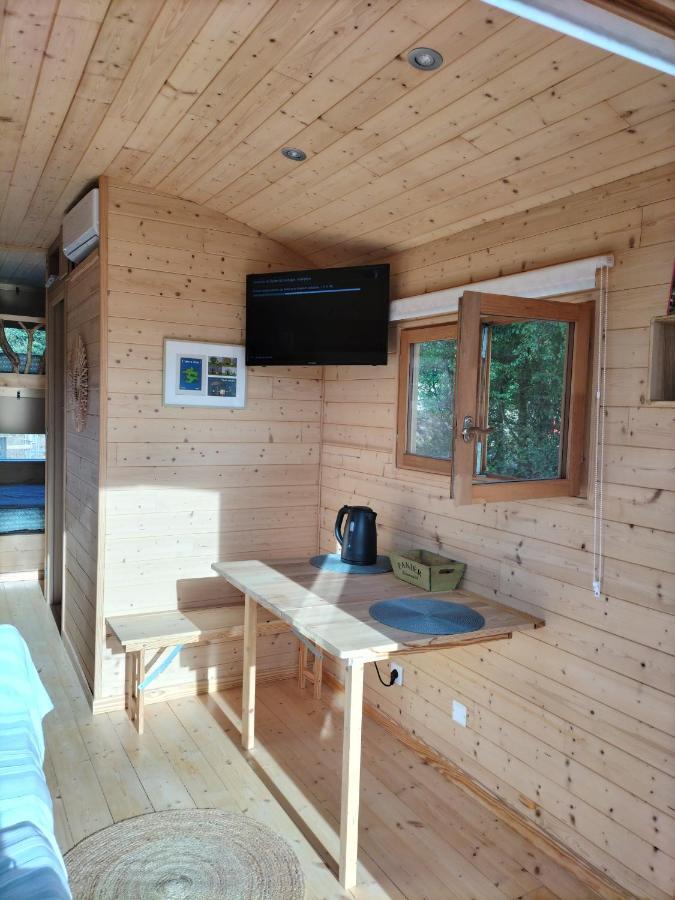 La Roulotte De Jane Guest House Margon  Екстериор снимка